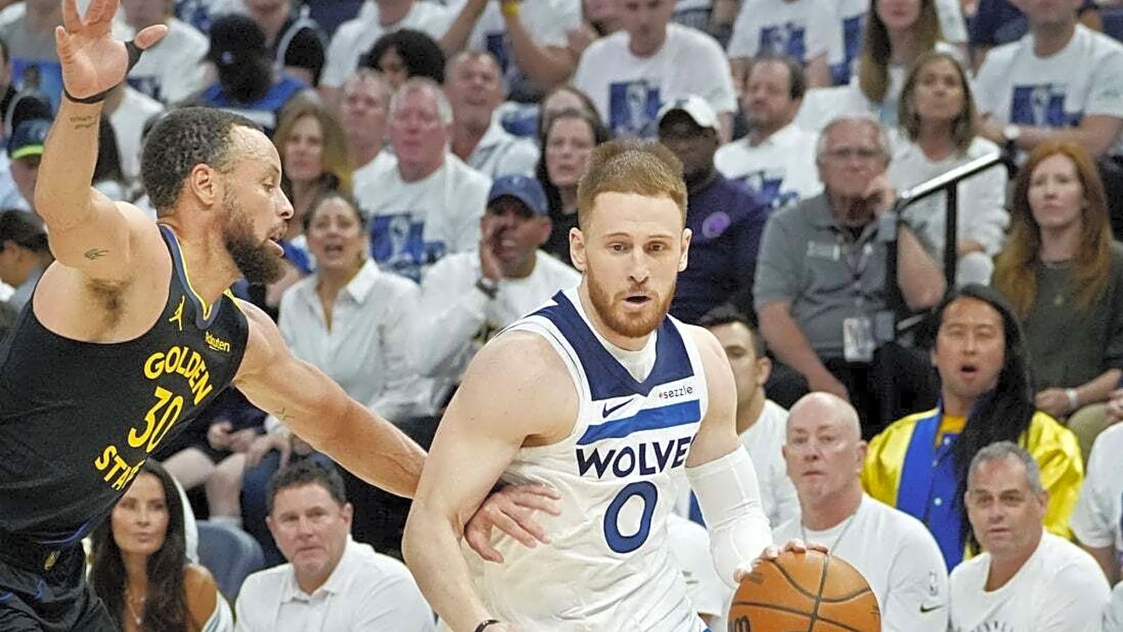 Stephen Curry leaves playoff game injured, will not return