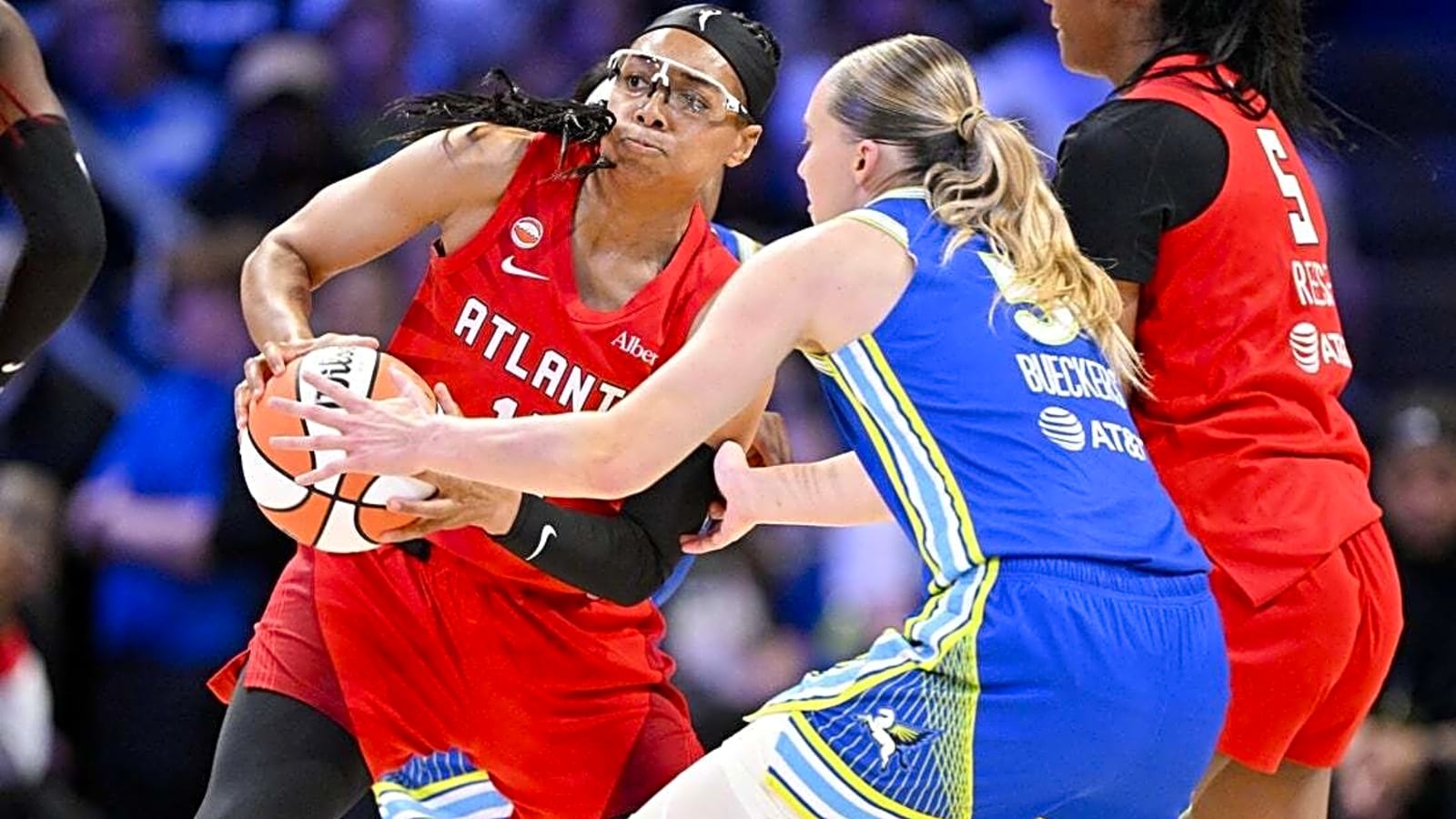 Allisha Gray, Dream hold off Wings