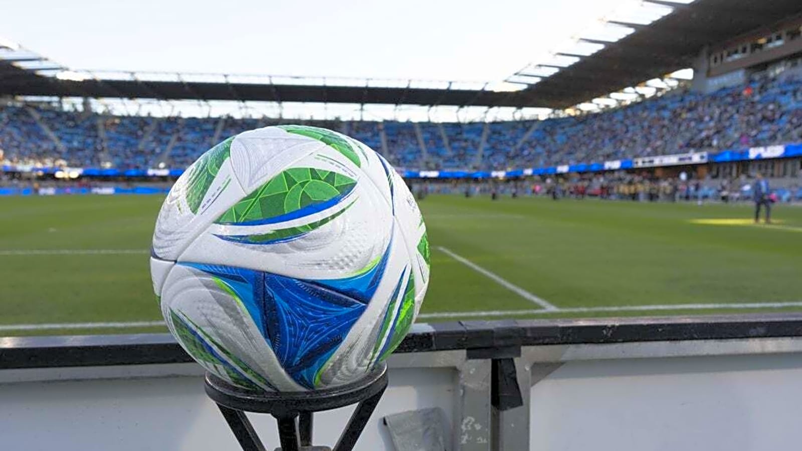 Dynamo sign Matthew Arana, 15, to first-team contract