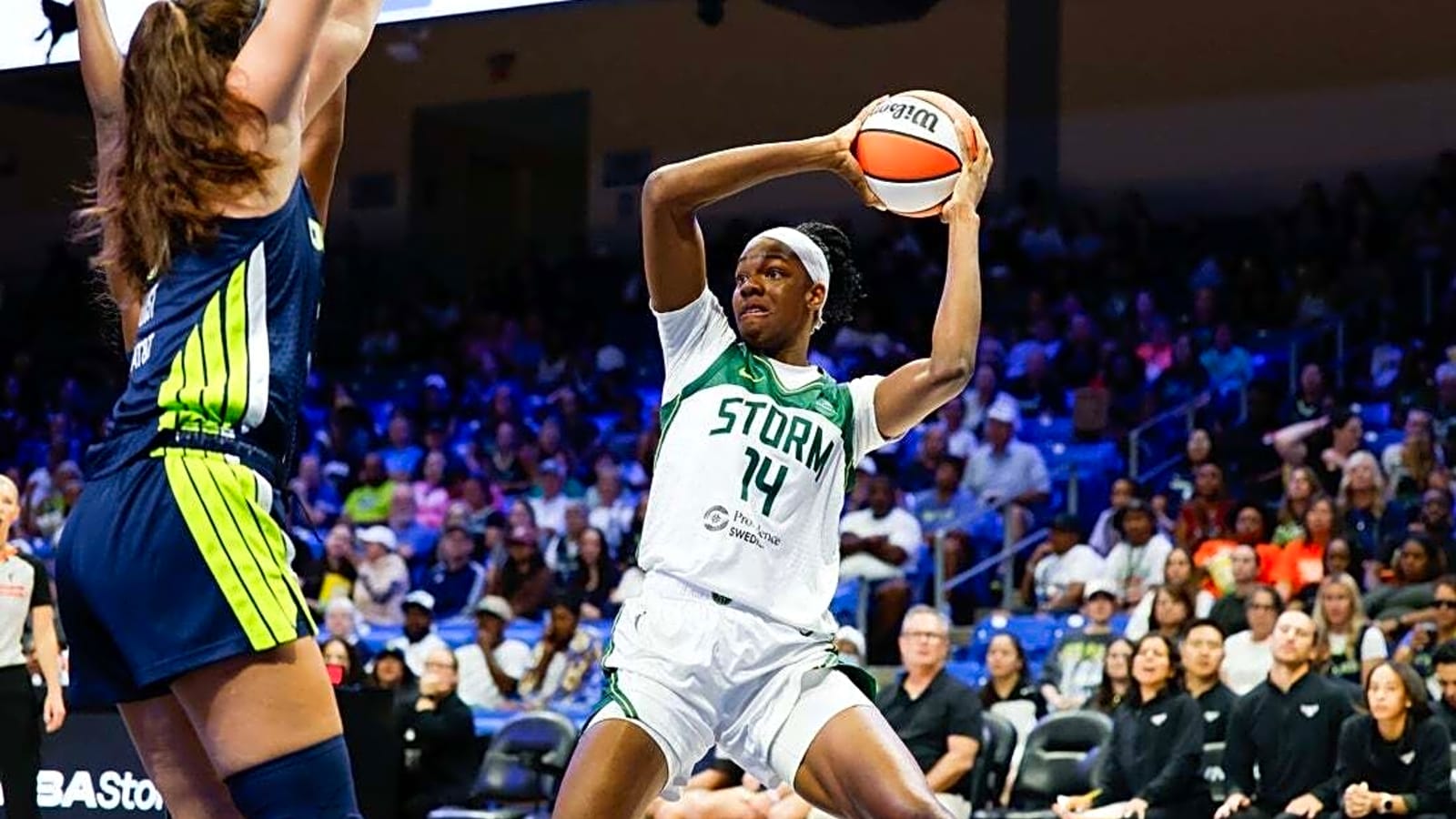 Dominique Malonga scores career-high 22 in Storm&#39;s rout of Wings