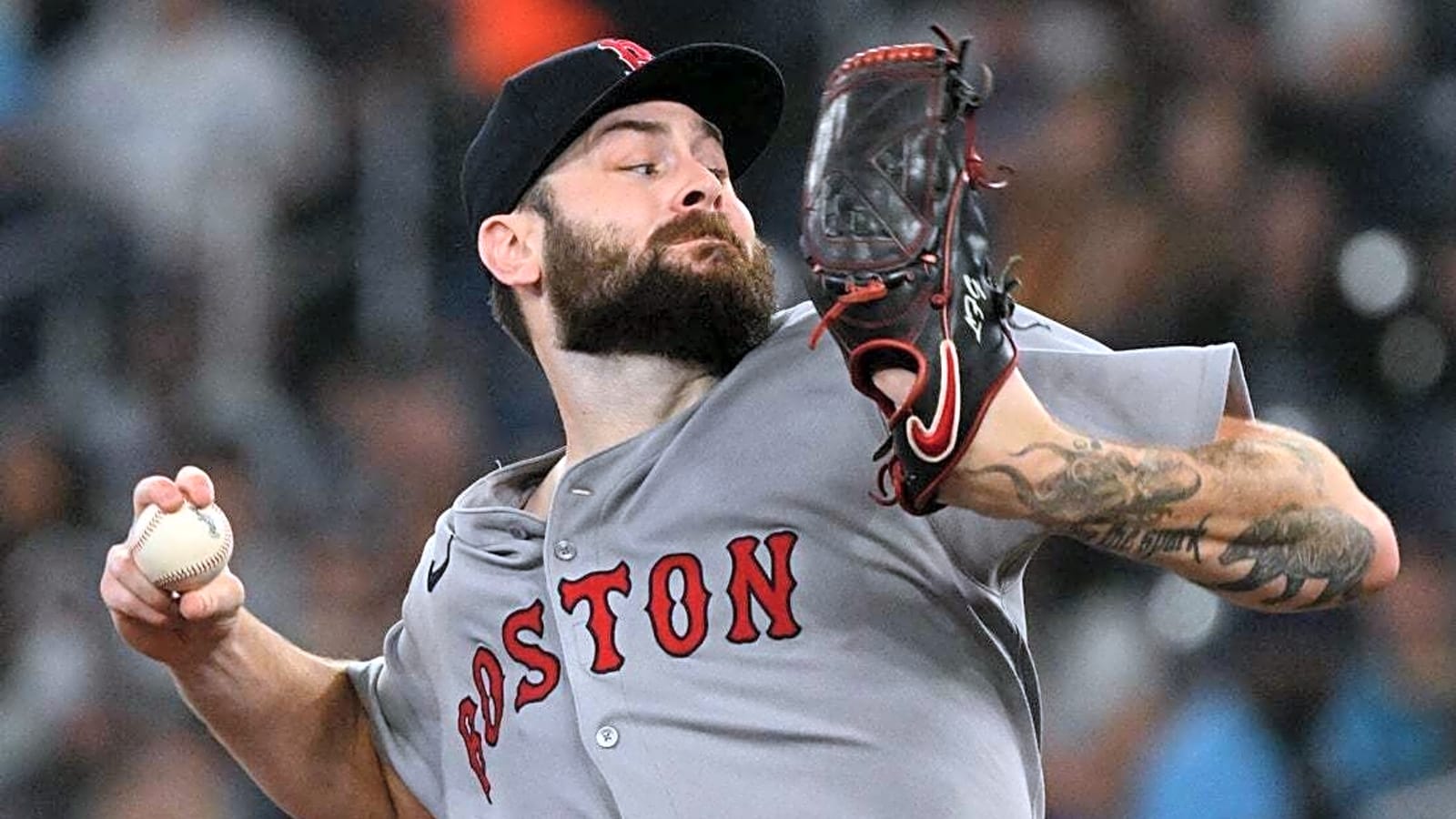 Padres bolster rotation, sign RHP Lucas Giolito to 1-year deal