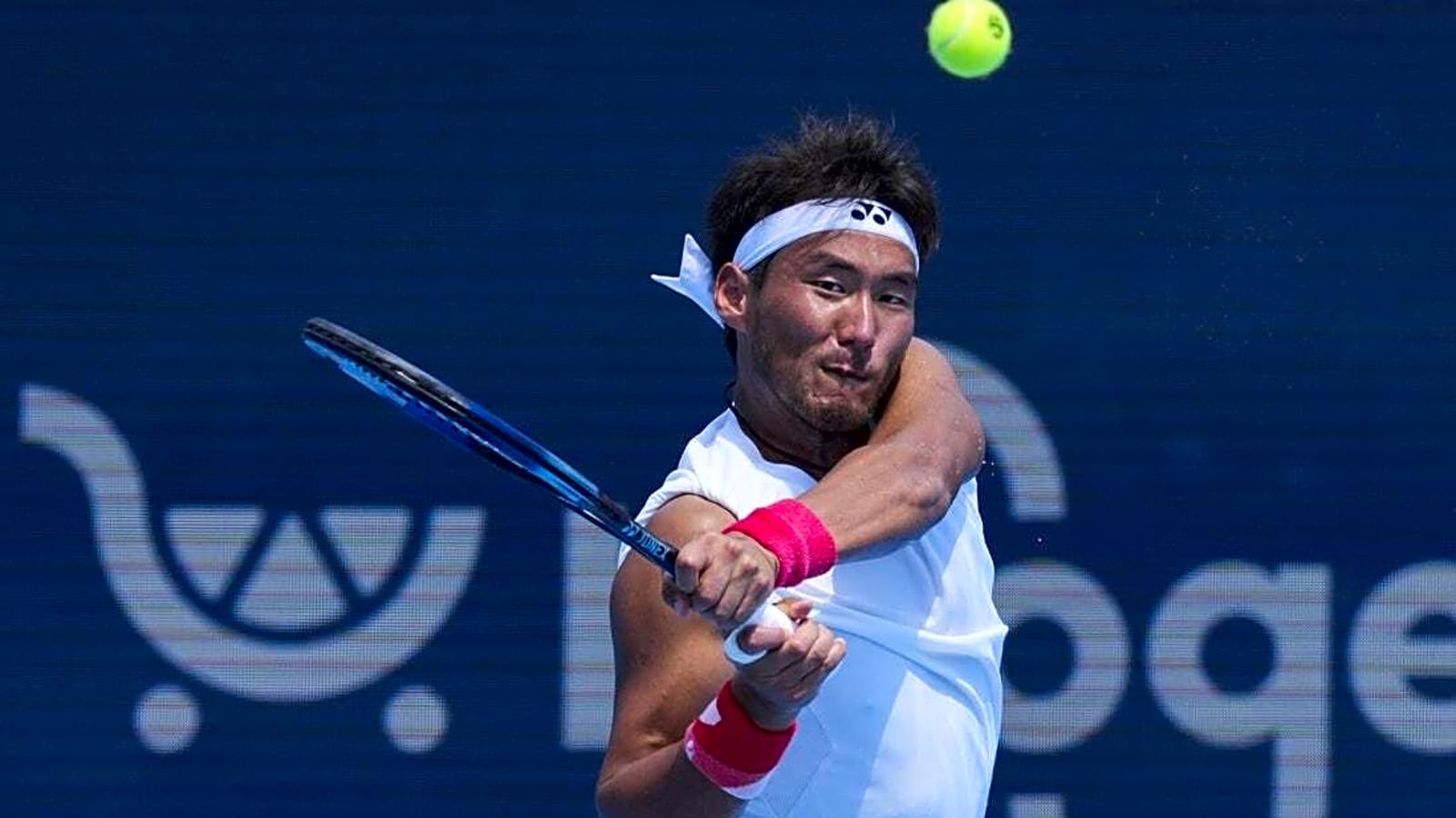 Yunchaokete Bu KOs top seed Tsitsipas in Winston-Salem