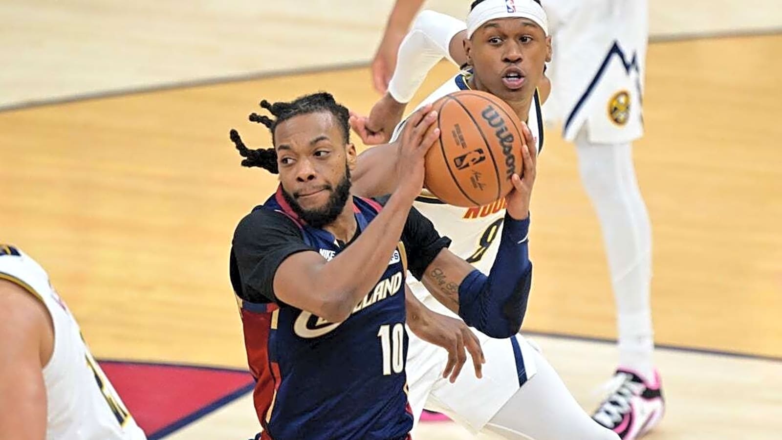 Cavaliers use late run to beat banged-up Nuggets