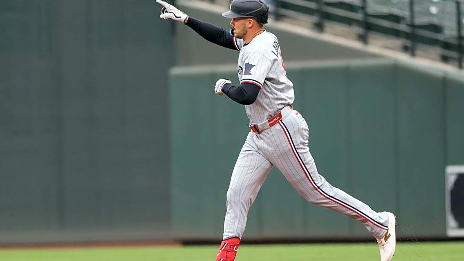 Twins power past Orioles for doubleheader sweep