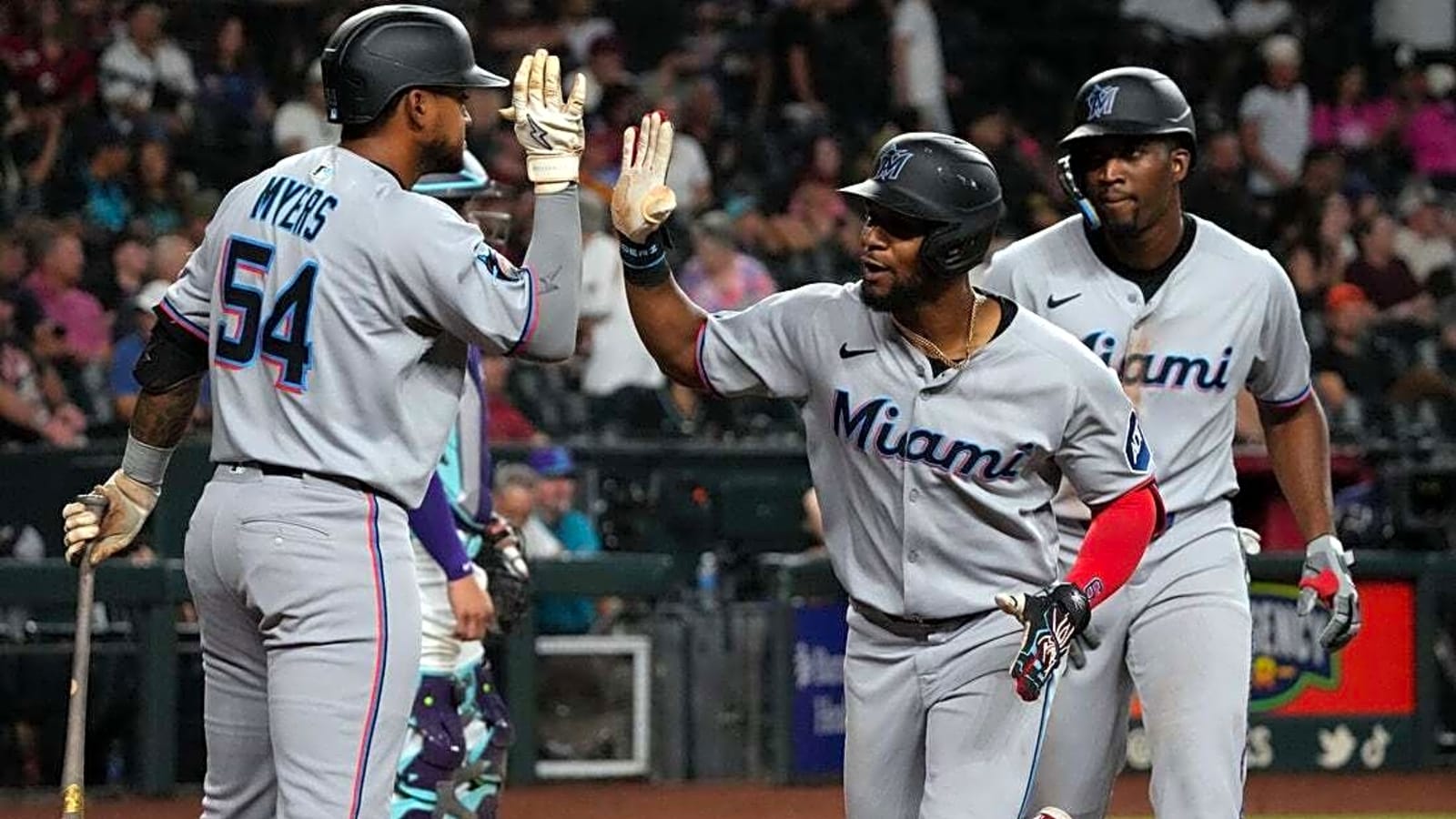 Marlins hit 3 homers, edge D-backs for 5th straight win