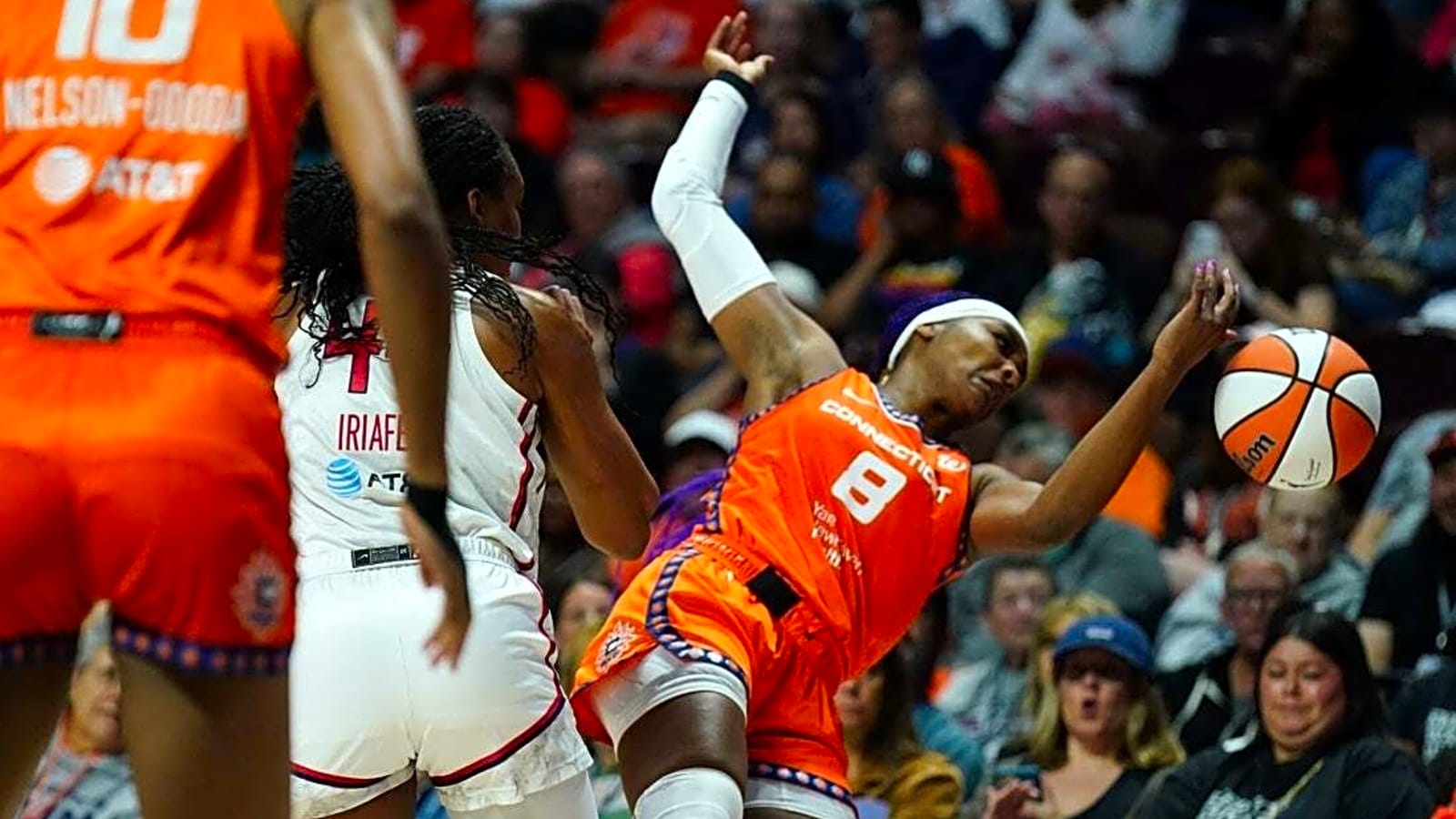 Tina Charles leads Sun to second win in three days over Mystics