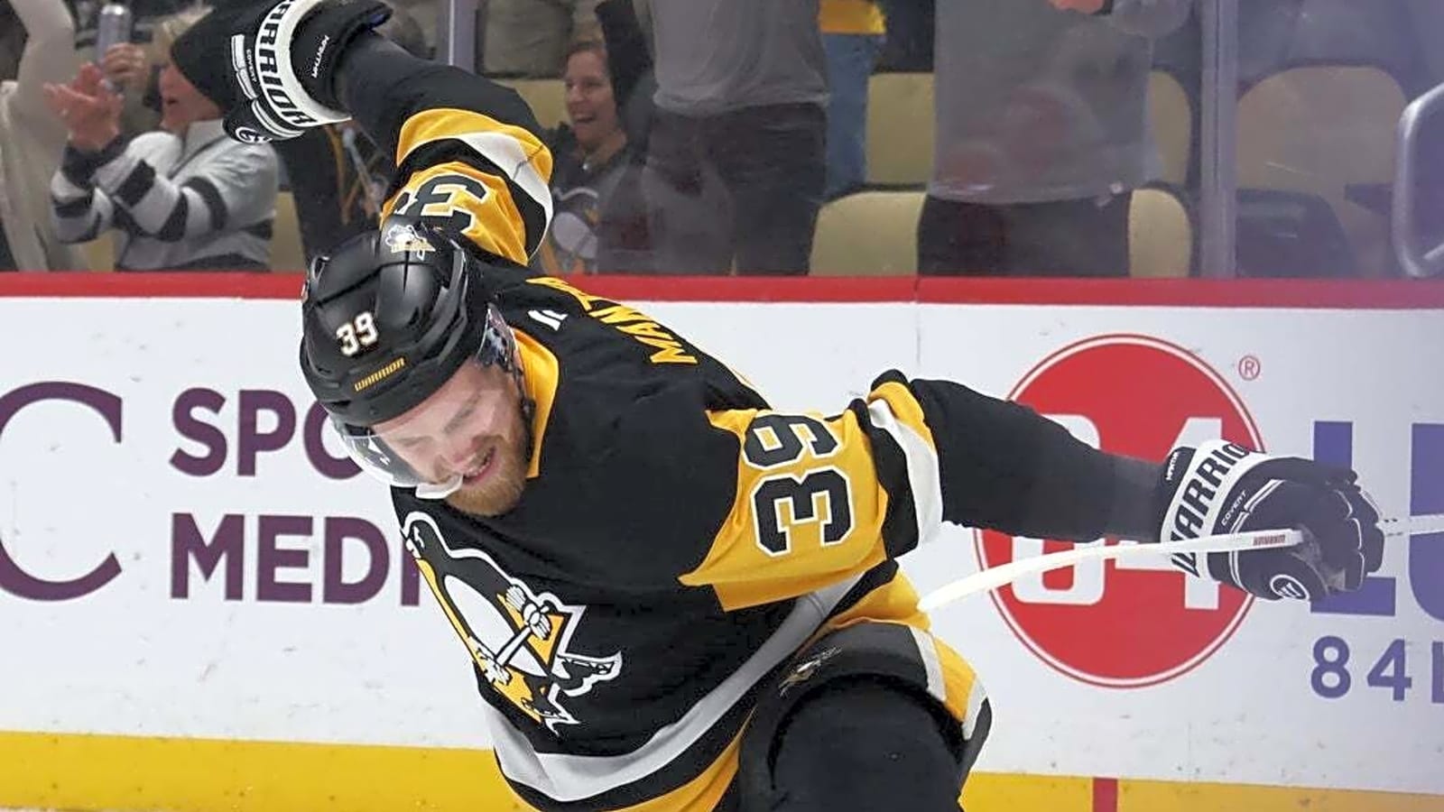 Ascending Penguins overpower slumping Red Wings