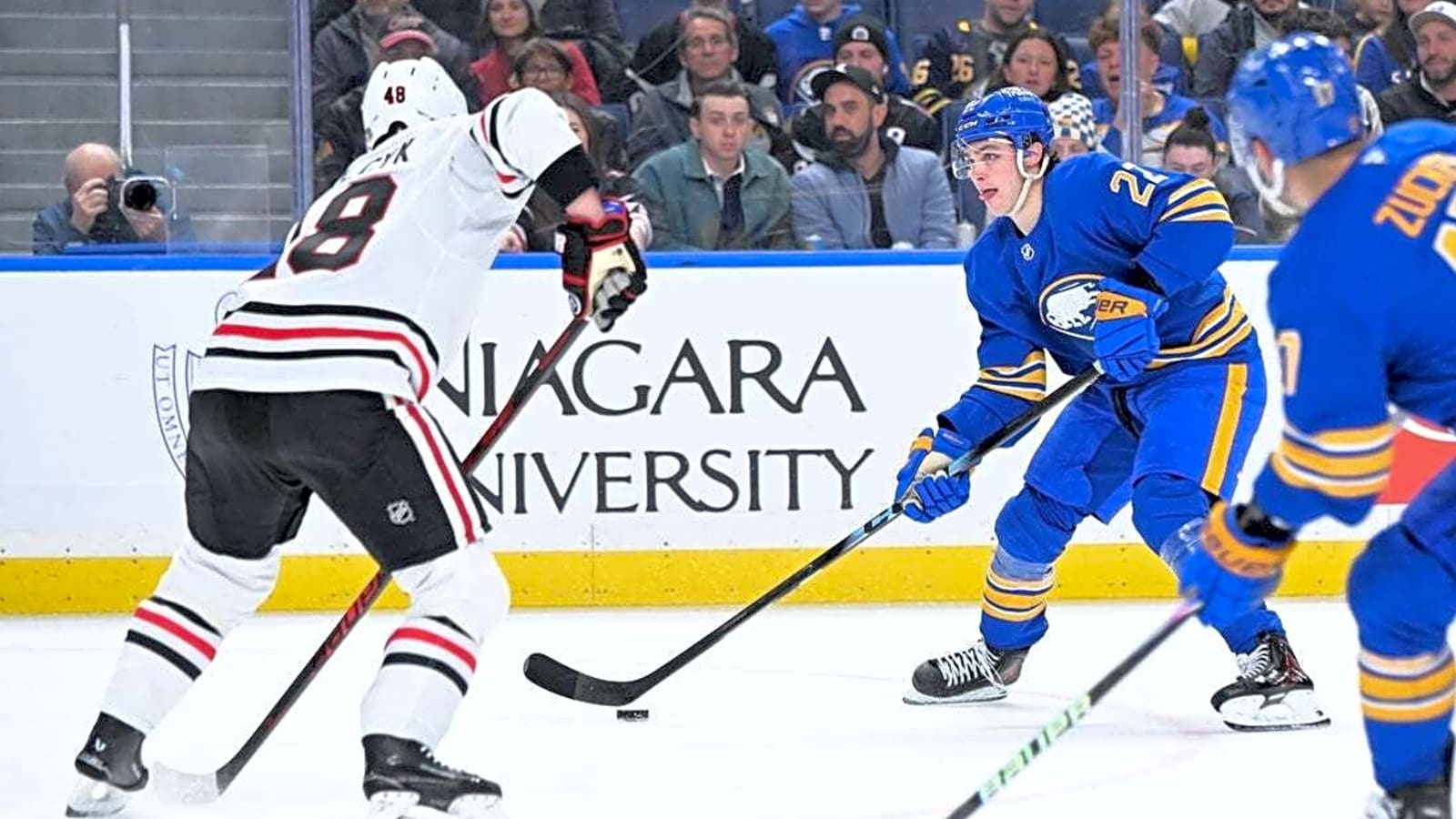 Sabres blitz Blackhawks with 9-goal effort