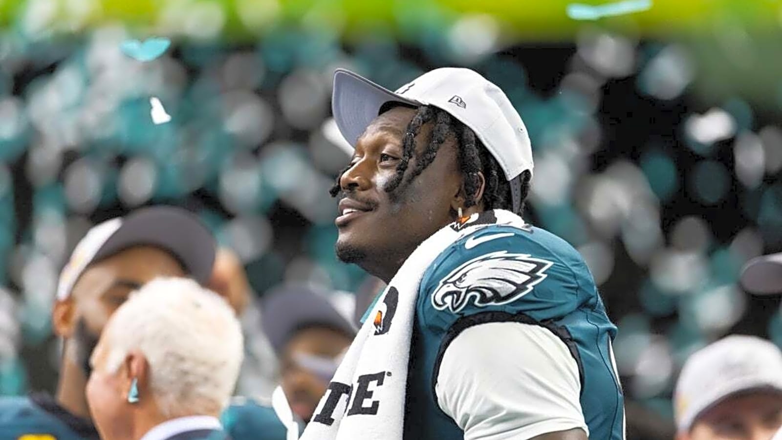 Eagles&#39; A.J. Brown proposes, with assist from John Legend