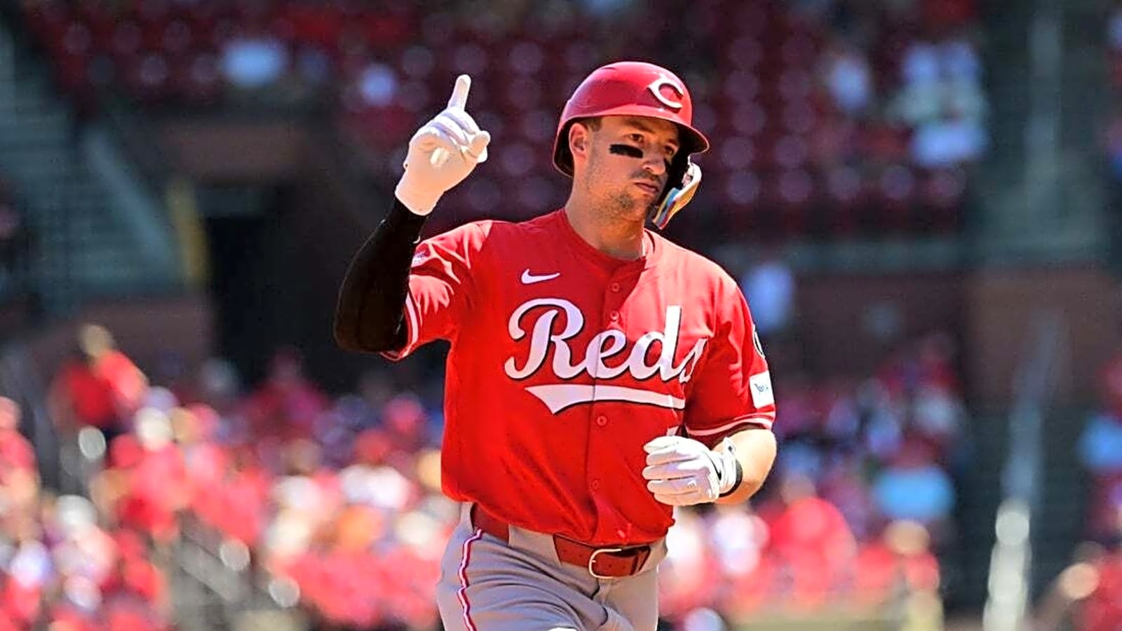 Spencer Steer drives in 5, Reds down Cardinals