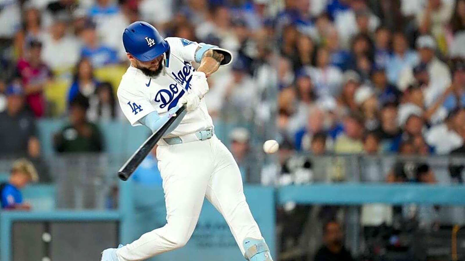 Edwin Diaz struggles again, but Dodgers hold off Brewers