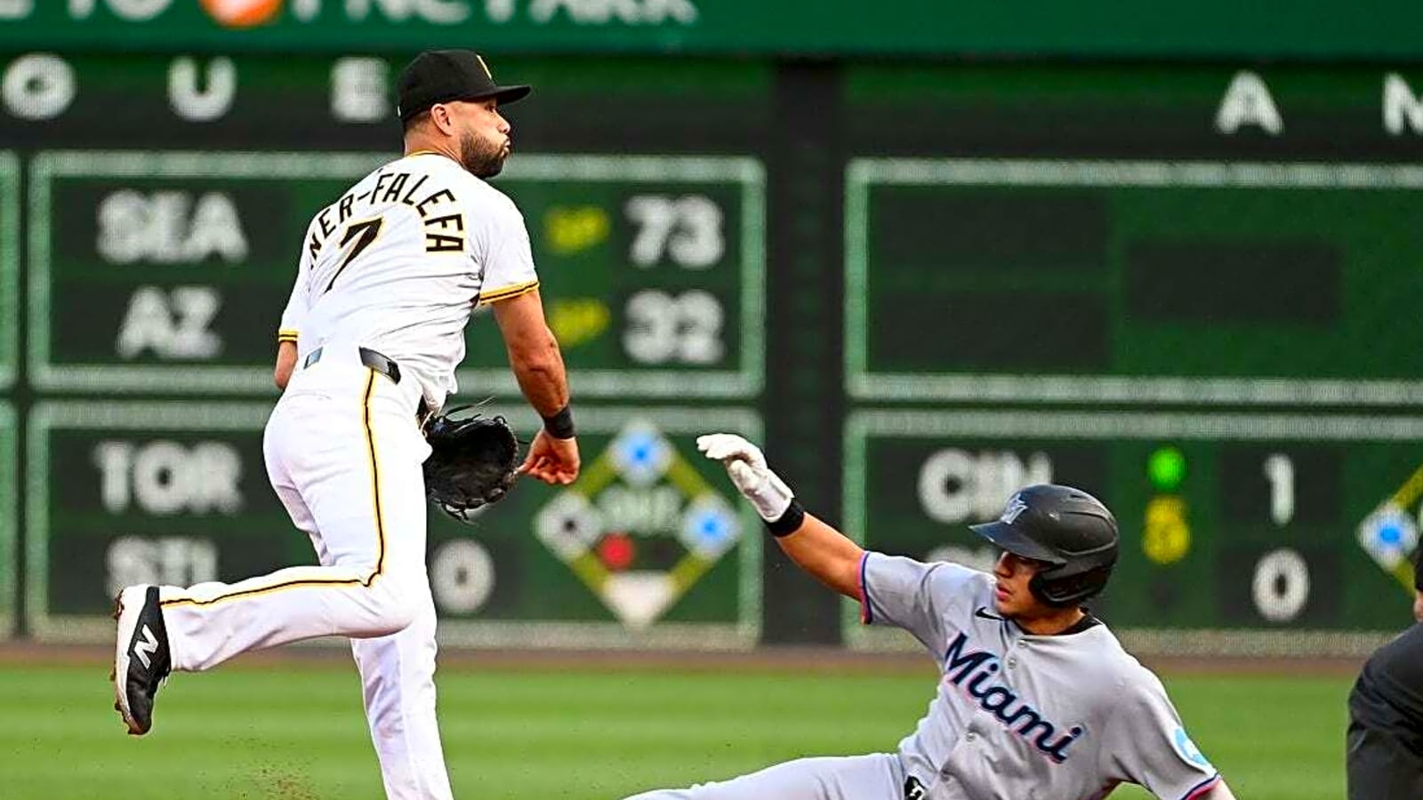 Marlins&#39; Sandy Alcantara shuts down Pirates, ends skid