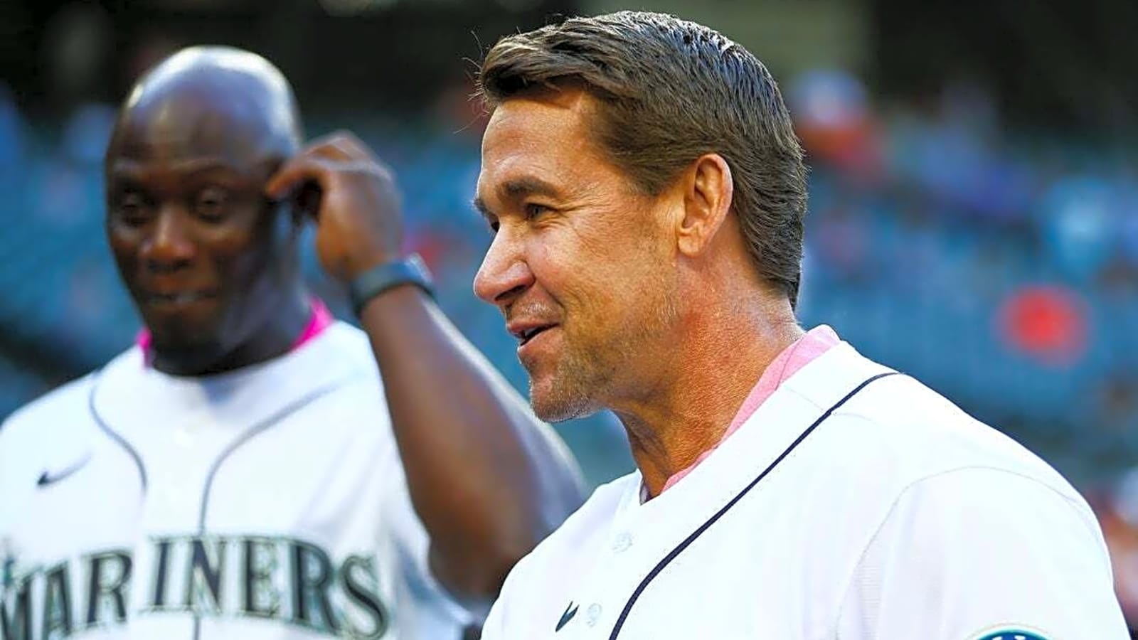 Rangers hire former All-Star Bret Boone as hitting coach