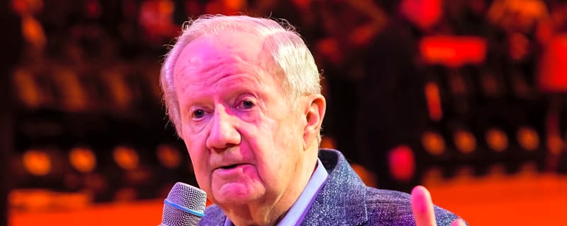 Phoenix Suns celebrate and honor Al McCoy’s legacy on National Radio Day