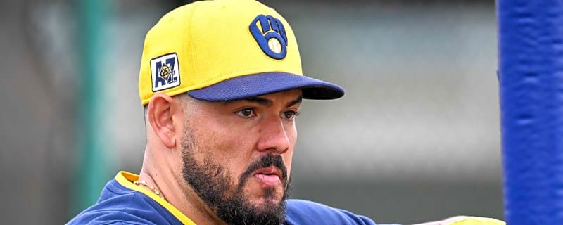 Veteran catcher opts out of Brewers deal