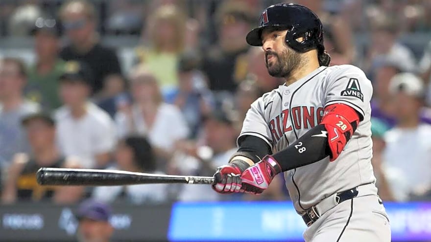 Reports: Mariners acquire 3B Eugenio Suarez from D-backs