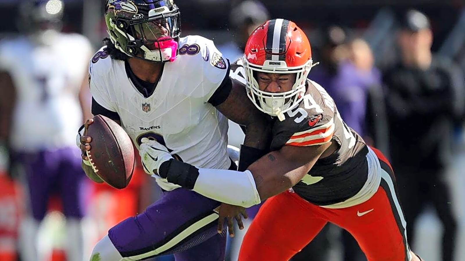 Eagles sign veteran pass rusher Ogbo Okoronkwo