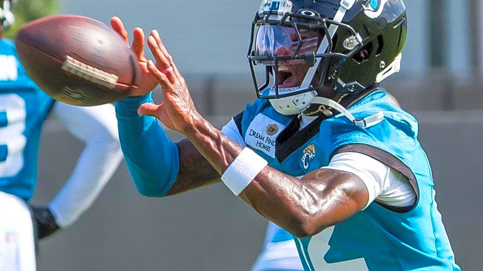 Jaguars sign Travis Hunter to reported 4-year, $46.65M deal