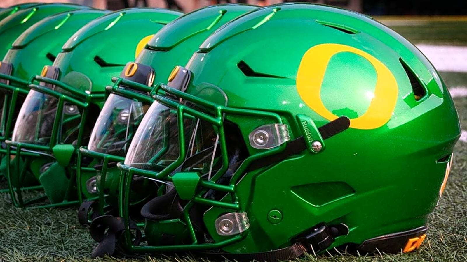 Top OL Immanuel Iheanacho commits to Oregon