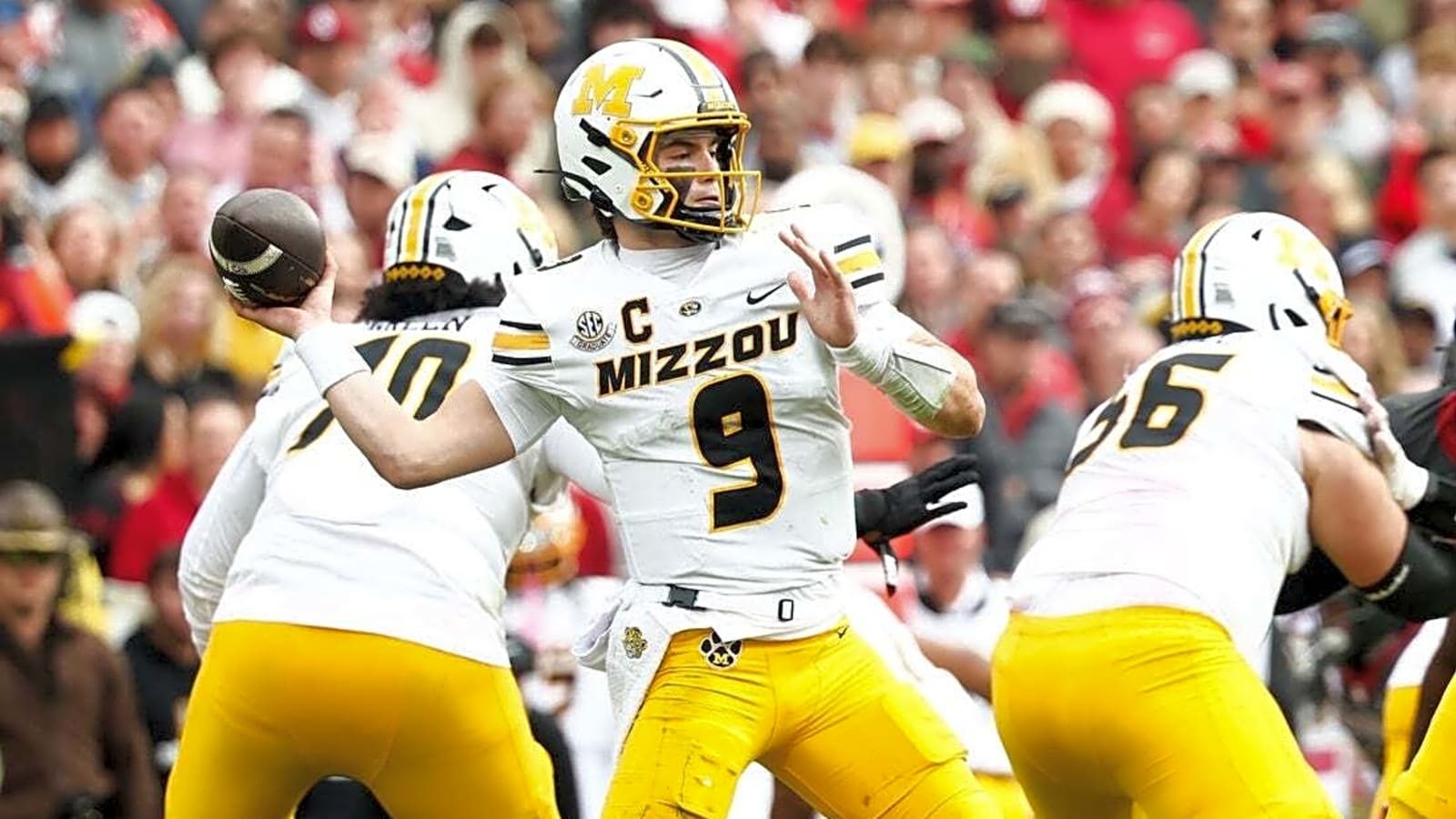 Missouri looking to sustain drives against skidding Arkansas