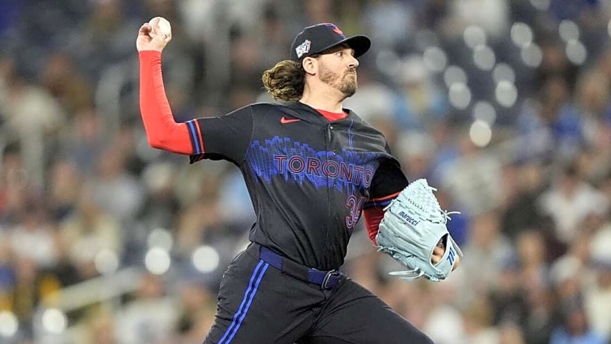 Kevin Gausman pitches Blue Jays to win over sloppy Pirates