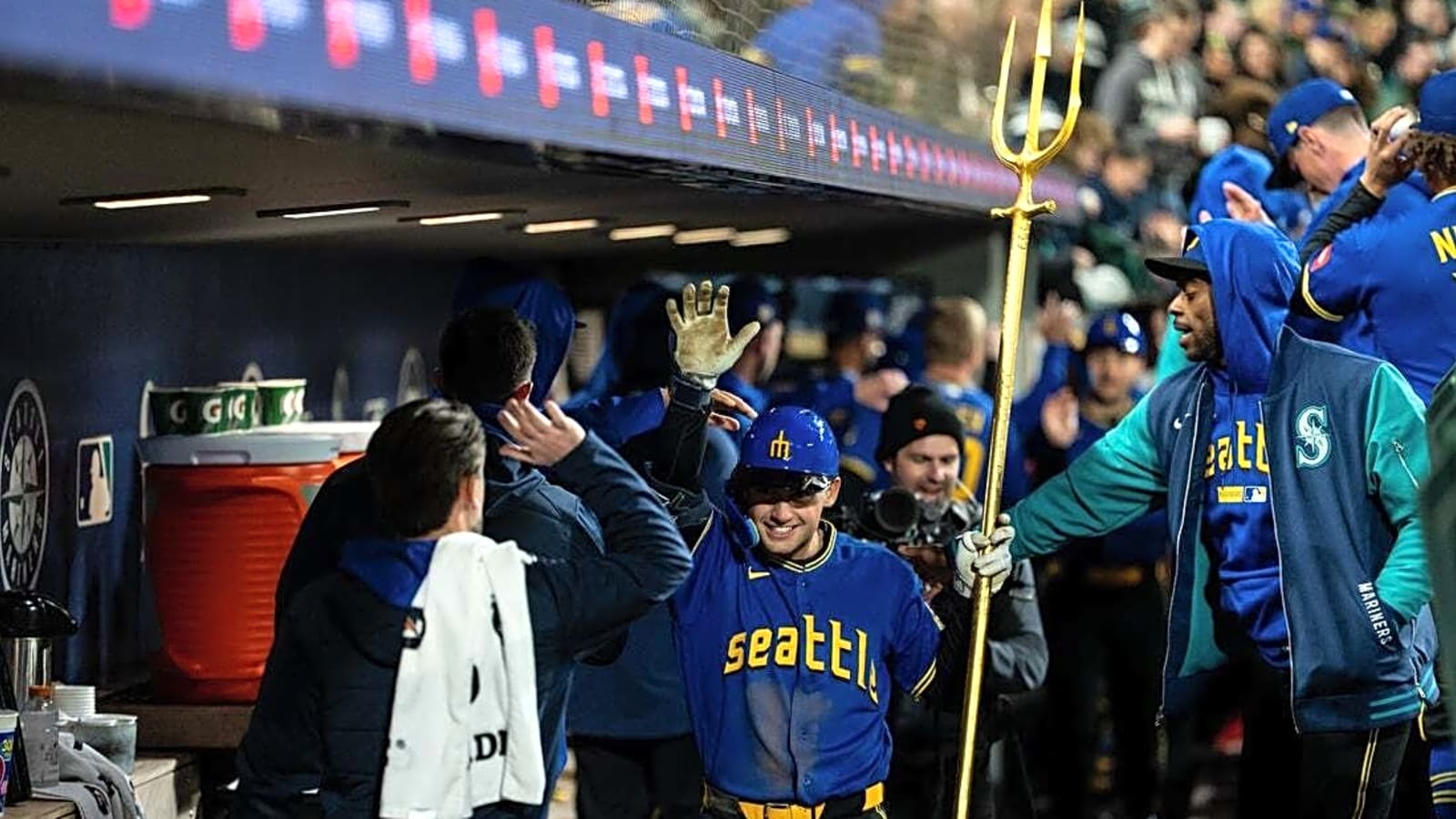 Mariners' Cole Young vies to continue power display vs. Guardians