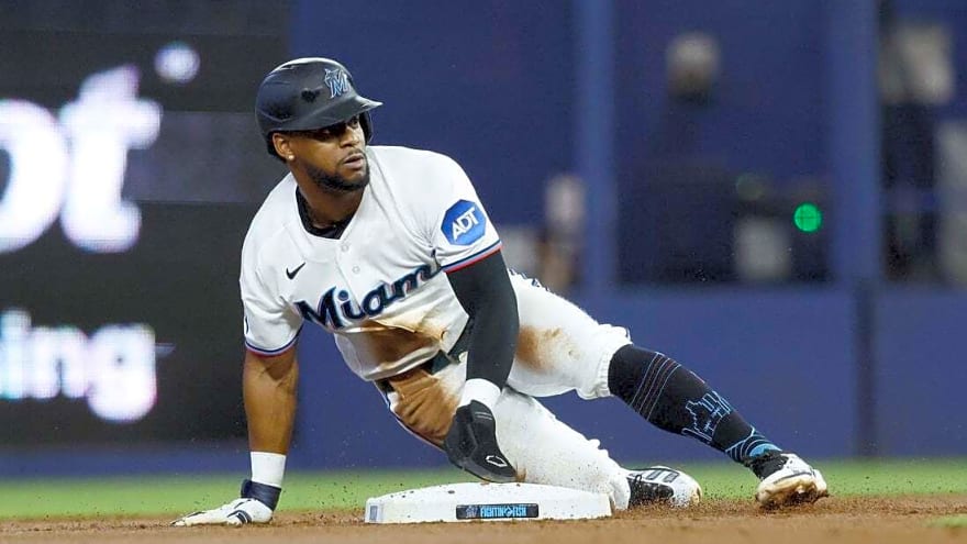 Marlins double up Giants to move above .500