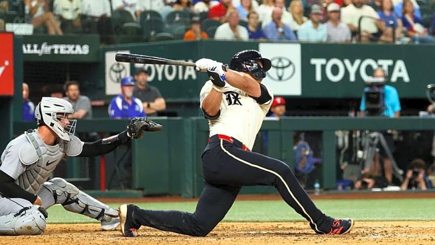 Corey Seager&#39;s two-run double lifts Rangers over Tigers