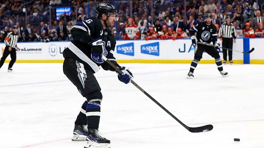 Nikita Kucherov&#39;s quick OT goal lifts Lightning past Golden Knights