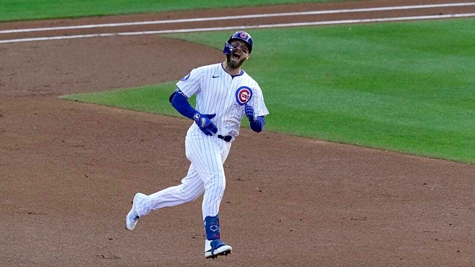 Cubs avoid elimination, hold off Brewers in Game 3 of NLDS