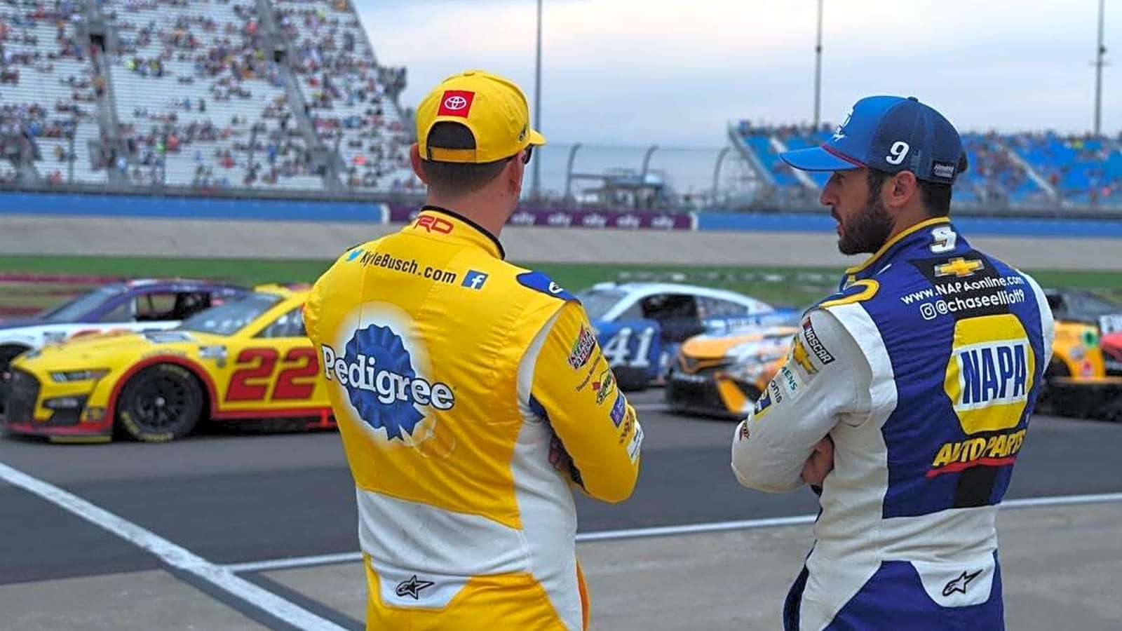 Chase Elliott honors Kyle Busch, opts out of 'Most Popular' vote