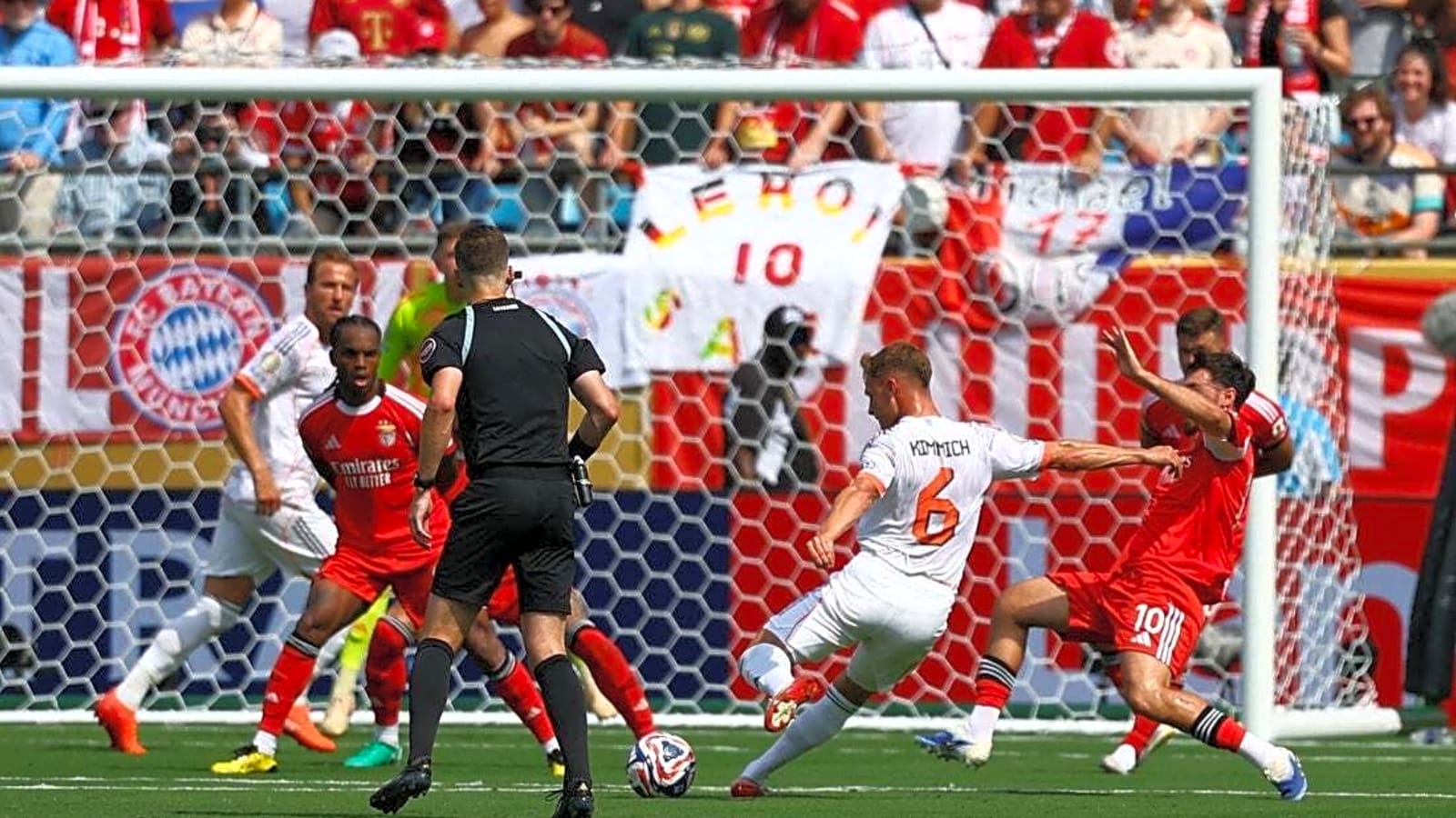 Early goal holds up as Benfica beats Bayern Munich to advance to knockouts