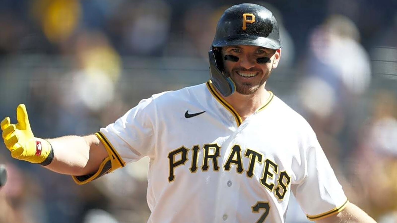 Jake Mangum, Nick Gonzales help Pirates outlast Twins