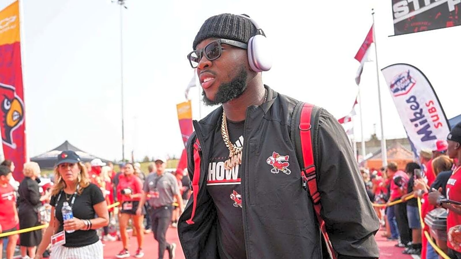 Without key cog, Louisville takes aim at Bowling Green