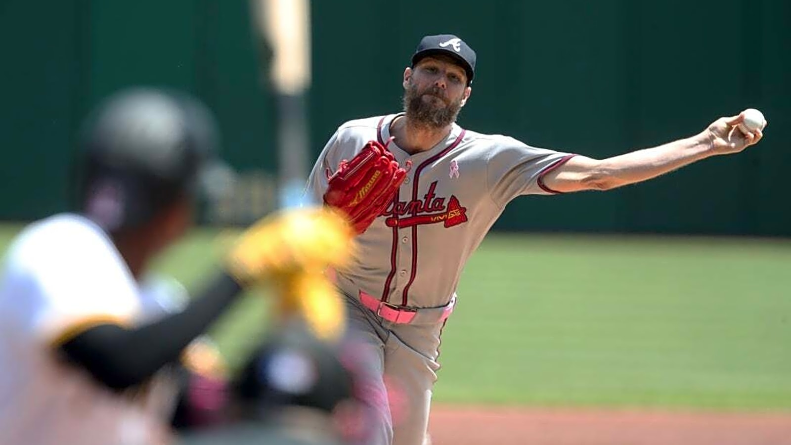 Pirates strike in ninth to edge Braves