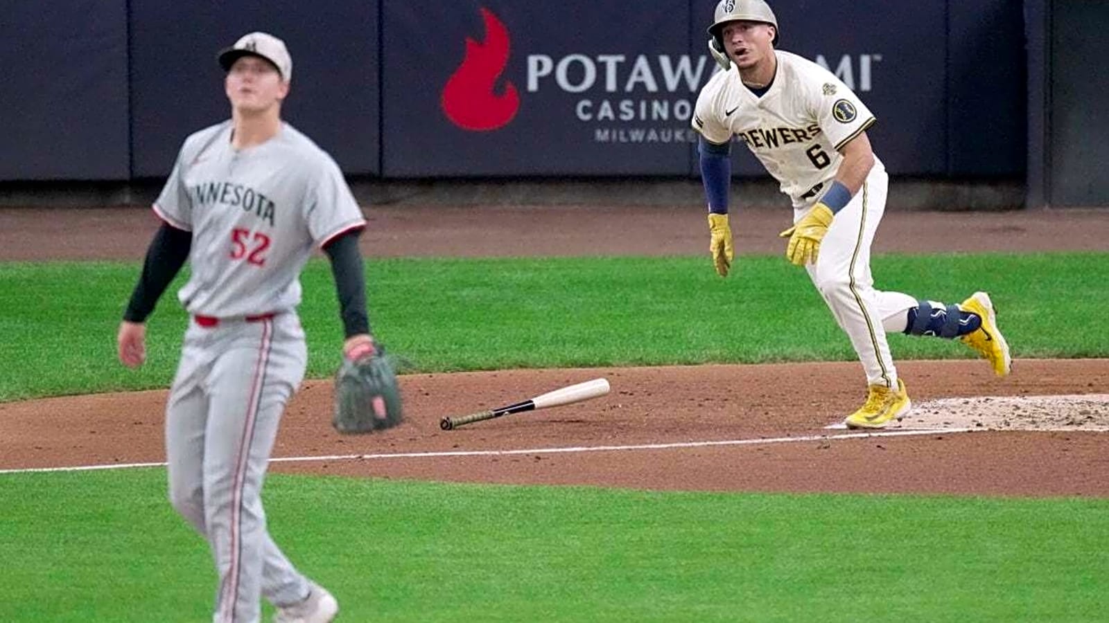 Freddy Peralta, Brewers end Twins&#39; 13-game winning streak