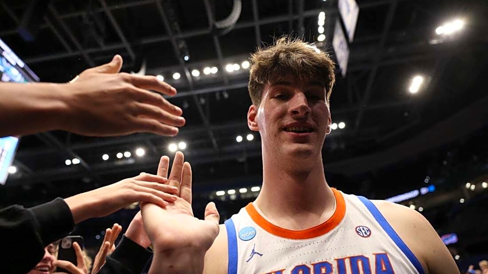 College basketball's tallest player Olivier Rioux heads to UC Irvine