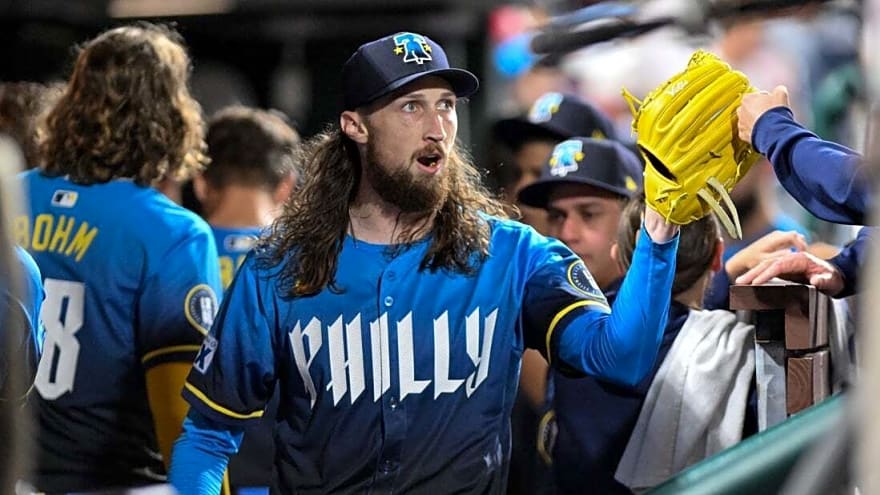 Royals acquire LHP Matt Strahm from Phillies