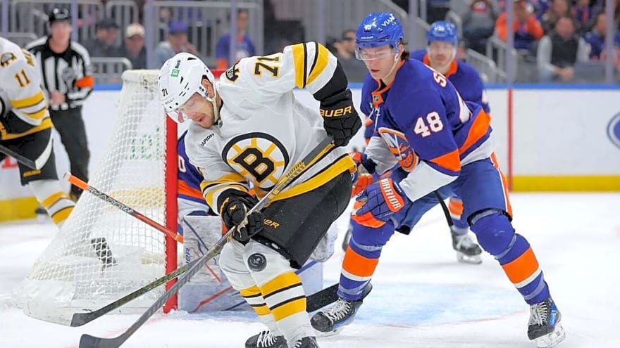 Bruins extend win streak to 4; edge Islanders in shootout