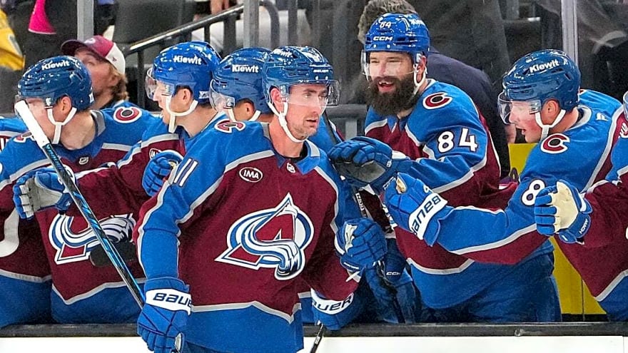 Battle of hot Islanders, Avalanche also a reunion game