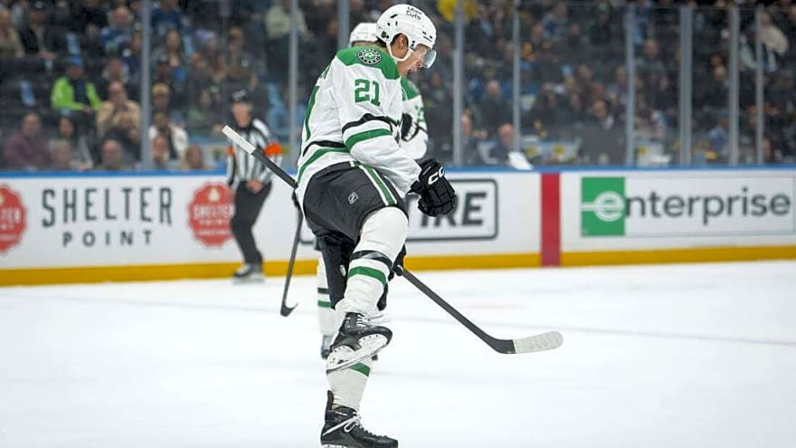 Jason Robertson extends goal streak, Stars top Canucks