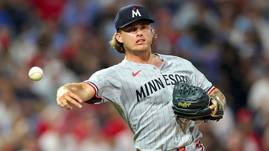 Twins place RHPs Travis Adams, David Festa on IL