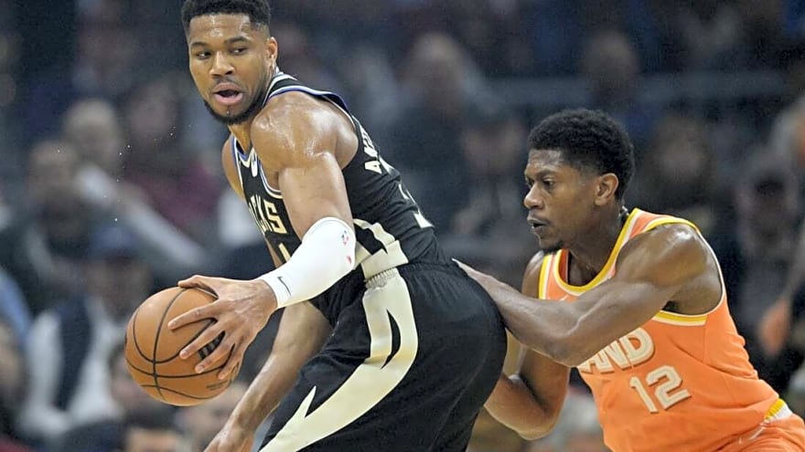 Bucks&#39; Giannis Antetokounmpo headed for MRI on groin