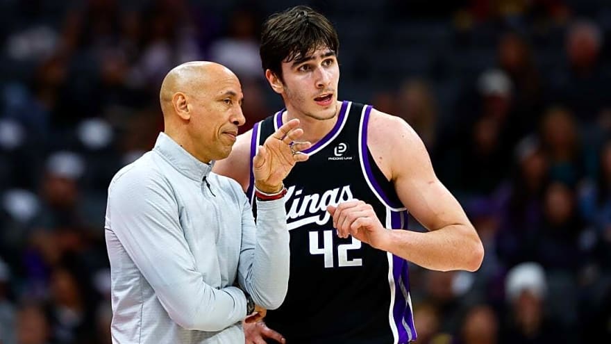 Kings, in search of rare consecutive wins, shake up rotation vs. Pistons