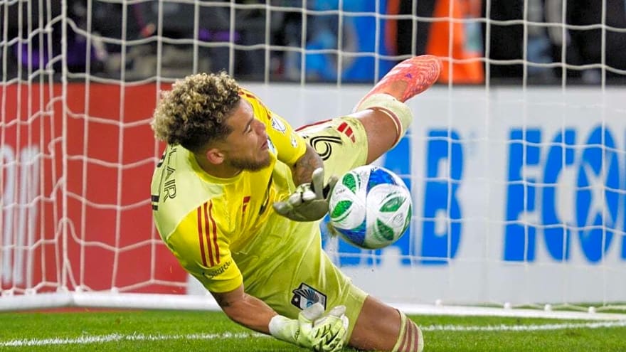 Inter Miami sign 2025 MLS Goalkeeper of Year Dayne St. Clair