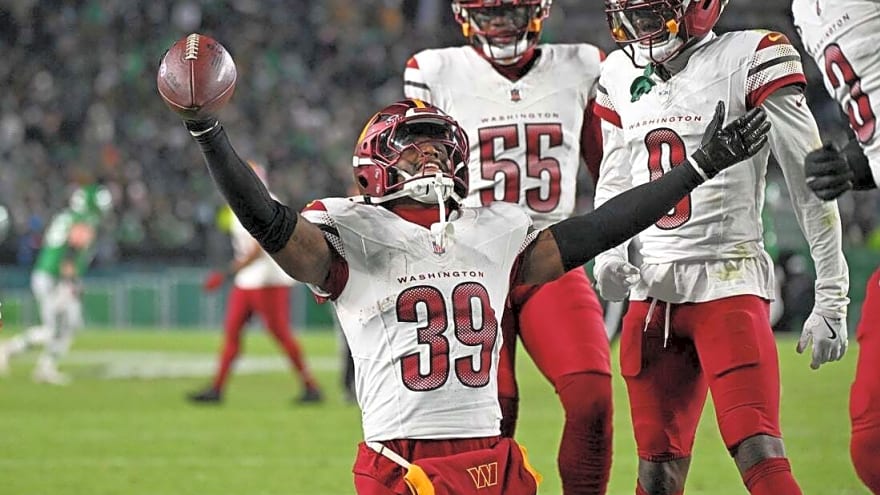 Commanders extend contract of S Jeremy Reaves