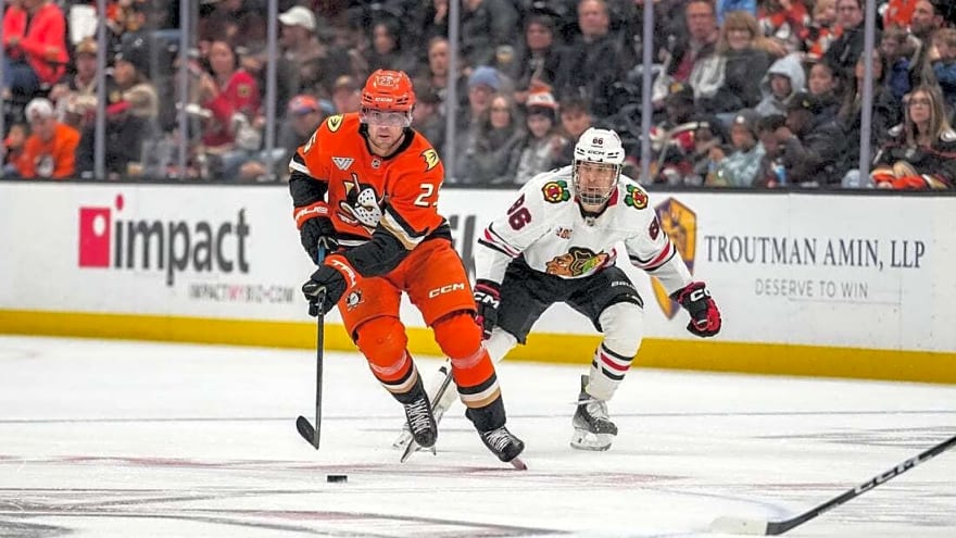Ducks blast Blackhawks behind historic 2nd-period shooting display