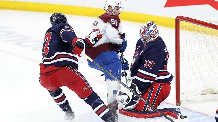 Connor Hellebuyck, Jets get crucial win vs. NHL-best Avs