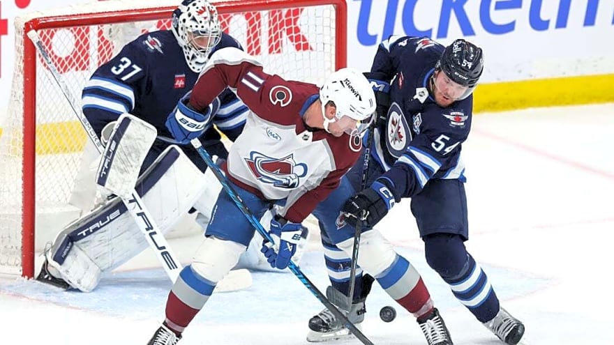 Avs edge Jets as NHL goals leader Nathan MacKinon nets pair