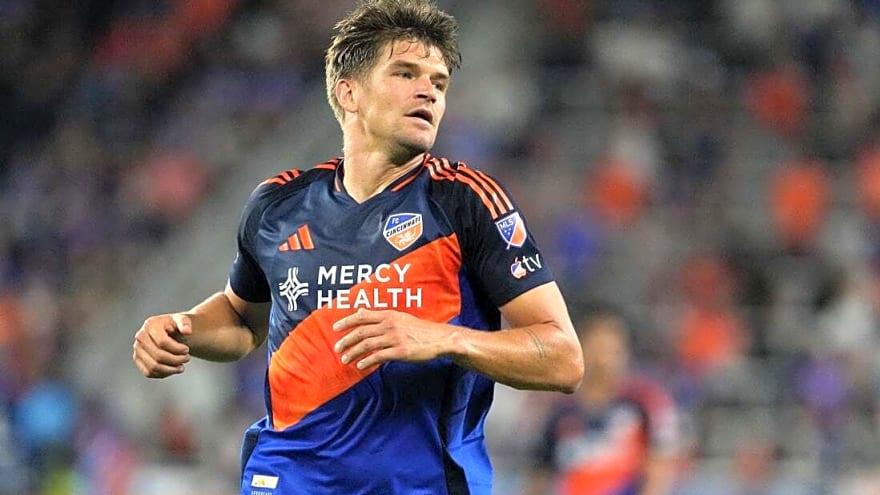 Cincinnati D Nick Hagglund wins Comeback Player of Year